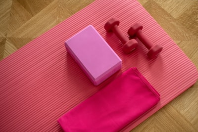 Pink pink dumbbell on the fabric
